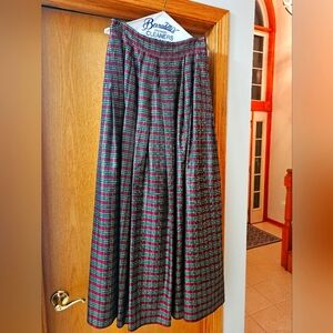 LADIES LONG HOLIDAY SKIRT SIZE 12